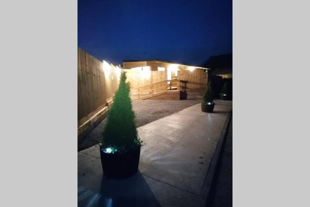 Featheredge Corner Lodge Wells Exteriör bild