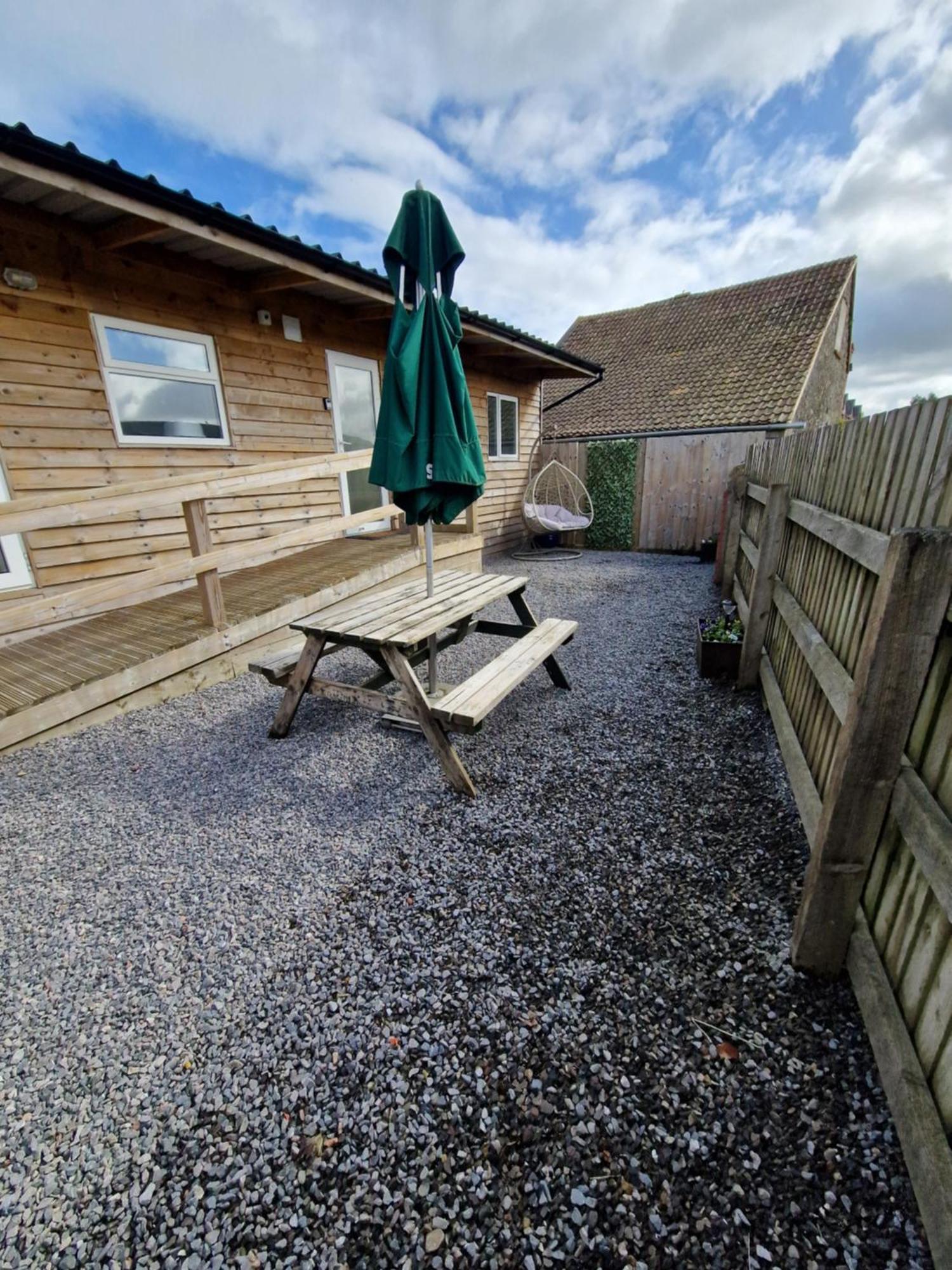 Featheredge Corner Lodge Wells Exteriör bild