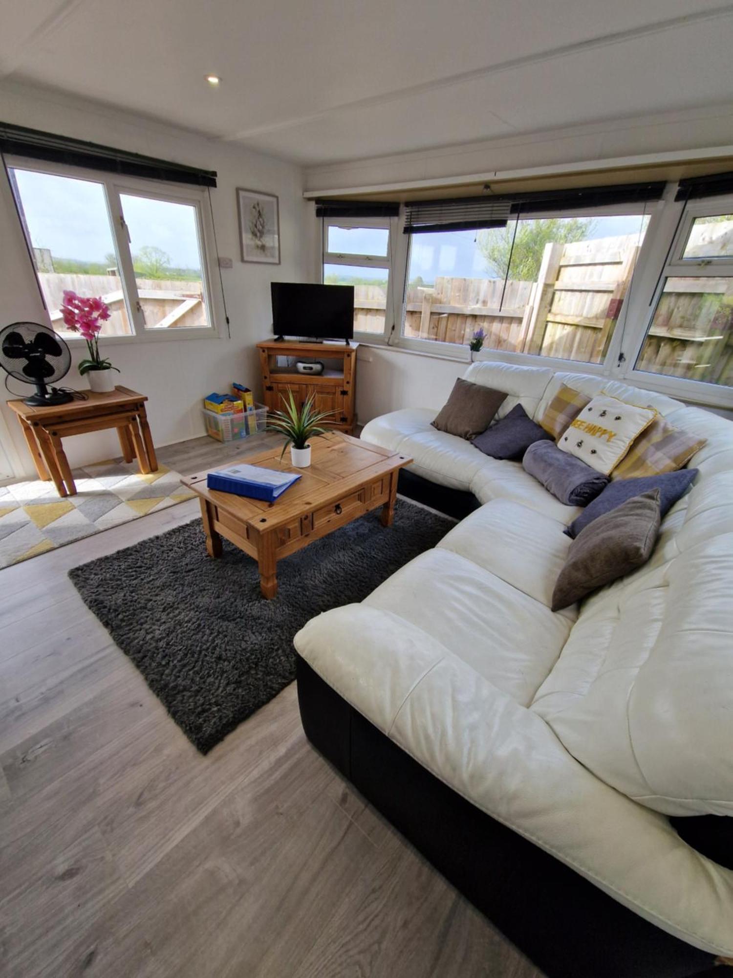 Featheredge Corner Lodge Wells Exteriör bild